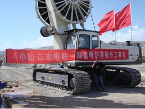 連續(xù)牆施工-新(xīn)疆庫(kù)爾(ěr)勒(lè)開都(dōu)河水電站圍堰工程